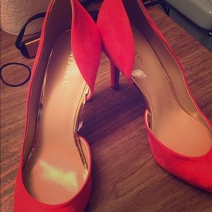 New, never worn orange pumps